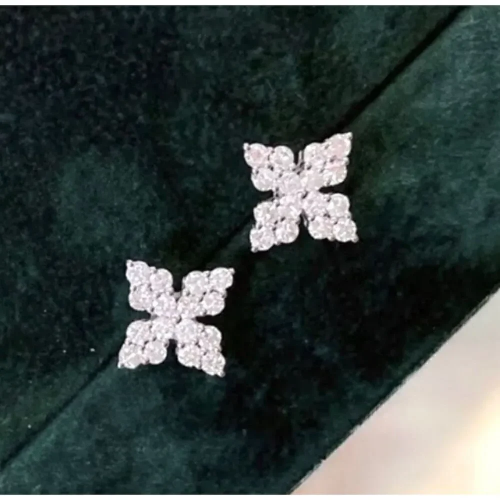 The Fabulous Four Points Dainty 925 stud earrings